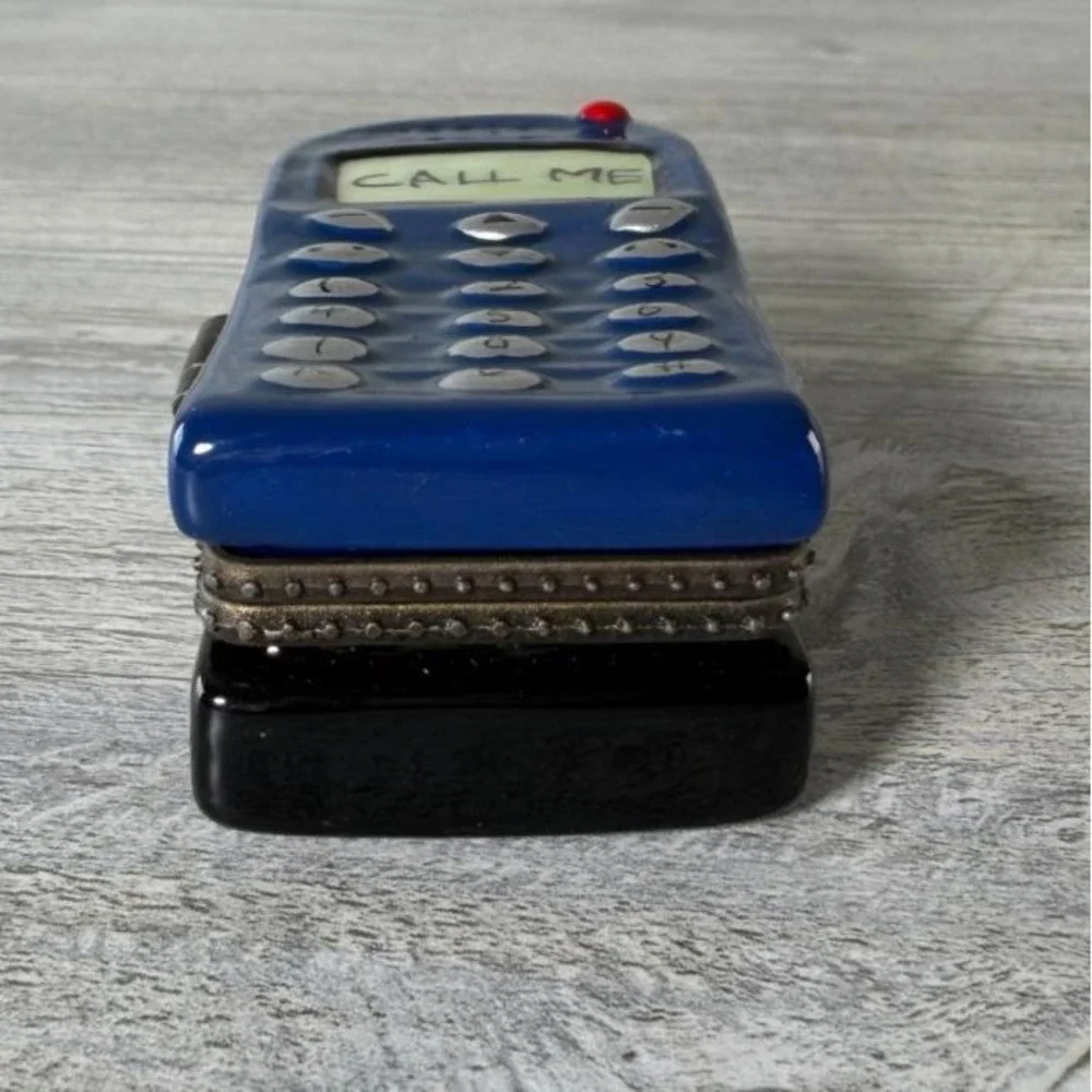 Vintage Y2K Miniature Cell Phone 